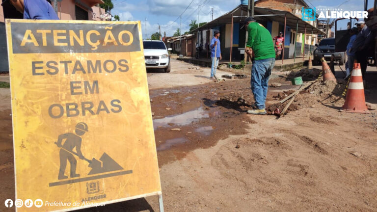 A SEMINF está realizando o trabalho de recuperação de via na rua José Rafael Valente,