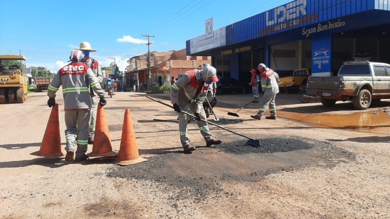 Recuperação de via na estrada Paes de Carvalho.