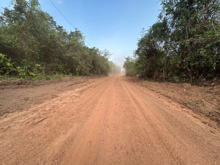 A secretaria de infraestrutura está recuperando o Ramal do 40 – próximo a região do Camburão