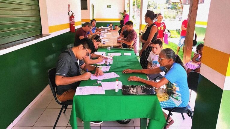 Seguem os atendimentos no Mutirão Itinerante Presente na Escola Joaquim Valente!