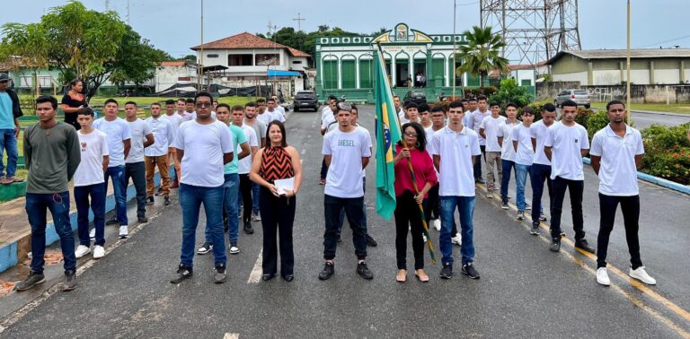 A cerimônia do juramento à Bandeira!